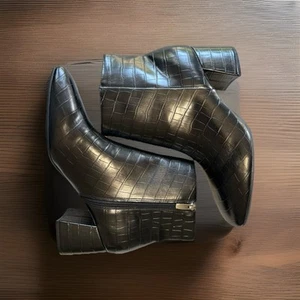 NEW Womens Nine West Crocodile Black Leather Zip Up Boots Size 12M - Picture 1 of 12