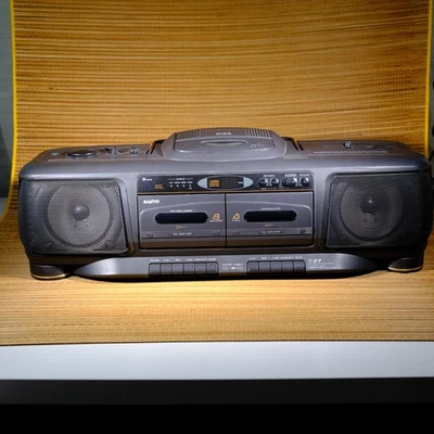 Boombox Sanyo Z27 BassXpander - Probado y funcionando muy bien Foto 1 de 4