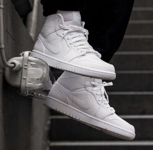 Las mejores ofertas en Jordan 1 Mid triple blanco - 554724-130 | eBay