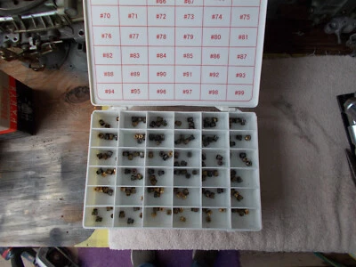 Kit de carburador de latón a chorro Holley 36-181 4 Ea. Talla 64-99 ¡LEER! Obtienes 144 jets Foto 1 de 2