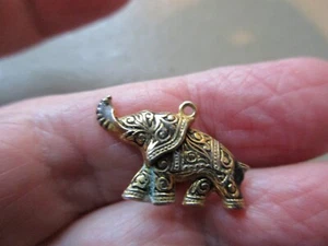 VINTAGE OLD GOLD TONE DAMASCENE ENAMEL LUCKY ELEPHANT FOB CHARM PENDANT BRACELET - Picture 1 of 3