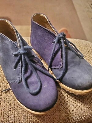 JANIE AND JACK Botas de Gamuza Azul Marino Zapatos Talla 5/6 Niño Pequeño Usadas Foto 1 de 4