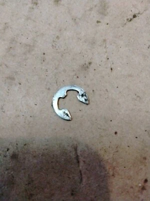 Kawasaki circlip E C зажим 5 мм KAF620 950 KL600 ZL900 ZX600 ZX1000 Vulcan 500 - Изображение 1 из 2