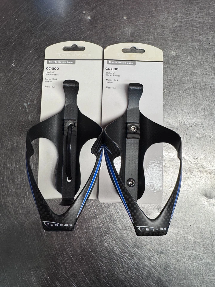 2X Jaula para botellas de carbono Serfas de carbono con acento azul CC-300 Foto 1 de 1