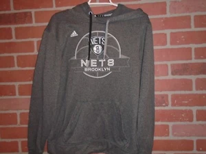 FELPA CON CAPPUCCIO BROOKLYN NETS ADIDAS UNISEX ADULTI TAGLIA SMALL - Foto 1 di 3