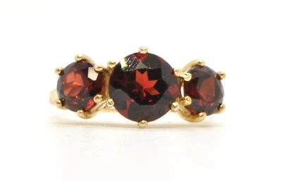 10k Yellow Gold Red Garnet Round Three Stone Gemstone Right Hand Ring Size 7.25 - Image 1 of 4