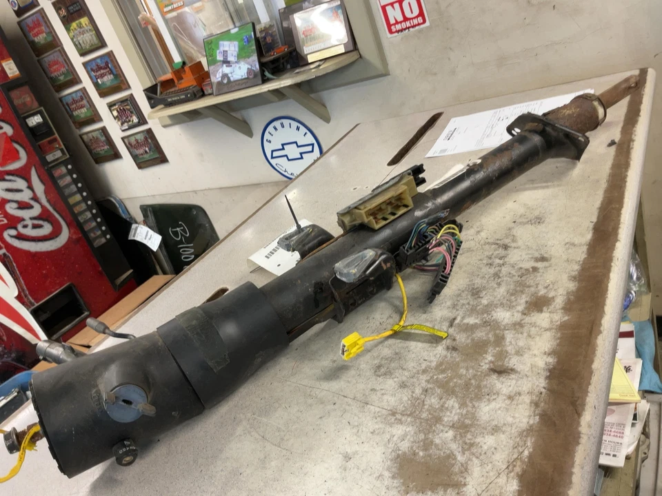 Columna de dirección CHEVY CAMARO 93 94 95 96 97 98 CAMBIO DE PISO SIN LLAVE AUTOMÁTICO Foto 1 de 3