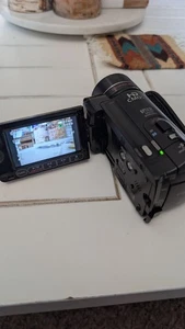 Canon VIXIA HF10 HD Built-In 16GBMem Camcorder w/ 1 batt Charger Works - Picture 1 of 6