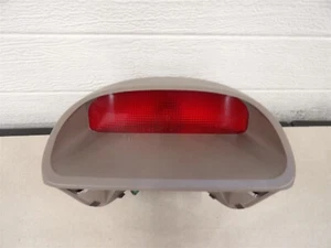 Tercera luz de freno de alto nivel HYUNDAI ACCENT 1995-1997 4 puertas moldura bronceada - Imagen 1 de 4