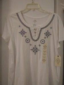 New St. John's Bay Ladies Top White w/ Embroidered Blue Details Large L - Picture 1 of 3