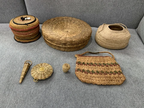 Unknown Age Lot of 7 Basket Weave Woven Items Baskets Miniatures Vase Purse Cover