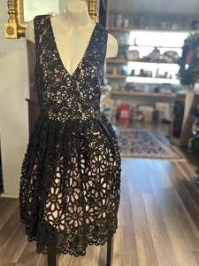 Abito French Connection margherita catena pizzo nero nudo taglia 8 nuovo con etichette prezzo consigliato dal produttore $298 - Foto 1 di 9