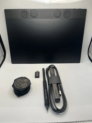 Wacom Intuos Pro Medium - Image 1 of 2