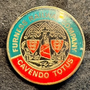 FURNESS RAILWAY COMPANY COAT OF ARMS CAVENDO TUTUS (SPELLING MISTAKE) PIN BADGE - Picture 1 of 3