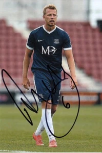 Autógrafo de fútbol americano foto firmado a mano por el Southend United 6x4 de Adam Thompson 5 - Imagen 1 de 1