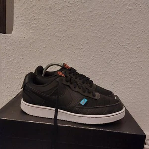 Nike Sneaker Grösse 40 Schwarz  - Bild 1 von 7
