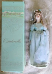 Neu im Karton Vintage Avon Märchen Porzellan 9 Zoll Sammlerpuppe Aschenputtel 1984 - Bild 1 von 6