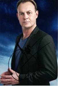 VECINOS/MÚSICA/BAILE: FOTO RETRATO 6x4 firmada por Jason Donovan + certificado de autenticidad - Imagen 1 de 1