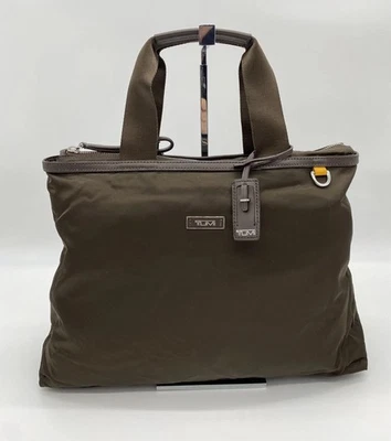 "Bolso de mano Tumi de nailon balístico con adornos de cuero Zurich 15"" (marrón 48771B)" Foto 1 de 4