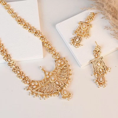 Collar largo premium de perlas blancas con piedras preciosas, collar estilo Hyderbad chapado en oro Foto 1 de 4