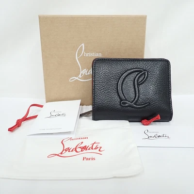 Cartera pequeña plegable Christian Louboutin de cuero negro y rojo a mi lado Foto 1 de 4