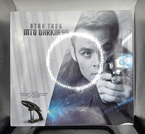 Neu im Karton 2013 Star Trek Into Darkness Blu-Ray 3D Combo Pack mit Phaser limitierte Auflage Geschenkset - Bild 1 von 3
