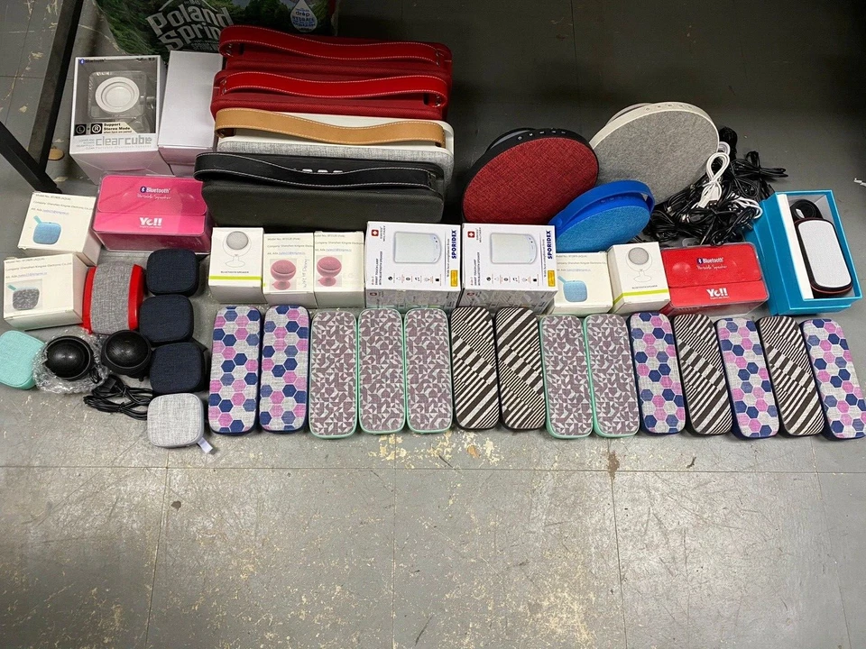 Lote al por mayor de 42 altavoces Bluetooth de Amazon tamaños y colores surtidos Foto 1 de 1