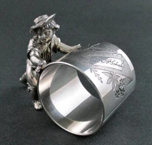 MERIDEN B. #161 antique Napkin Ring - Figural BOY in STRAW HAT - Kate GREENAWAY - Picture 1 of 12