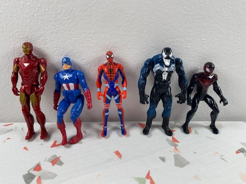 Lot of 5 Marvel figures Toy Avengers Venom Spider man Captain America Iron Man Cover