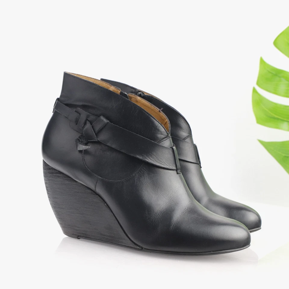 Anthropologie Schuler Sons Boot Size 10 Black Leather Wedge Heel Strap Bootie - Imagem 1 de 4