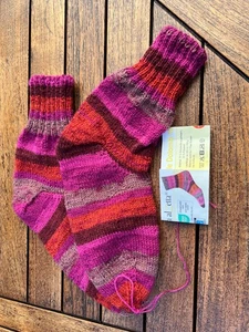 Handgestrickte Wollsocken Gr. 39/40,  rot-geringelt - Bild 1 von 1