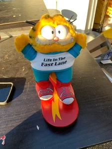 Vintage Garfield Plush Skateboard Life In The Fast Lane 1981 Stuffed Dakin - Picture 1 of 15
