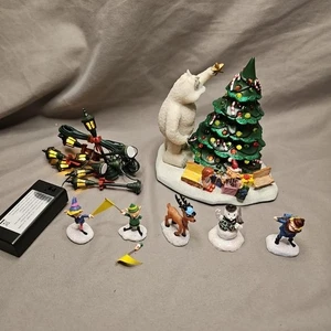 Hawthorne Village Rudolph's Christmas Town Village Bumble In Christmas Town Tree - Bild 1 von 11