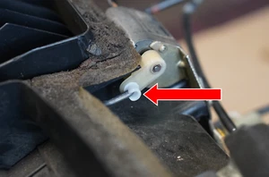 NLA BMW E30 HVAC Air Recirculation Linkage Pin Bushing Clamp 64111372638 - Picture 1 of 3