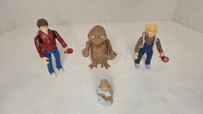 E.T. Lote de figuras Toys R Us de Gertie Elliot 2001 The Extraterrestrial Interactive Foto 1 de 4