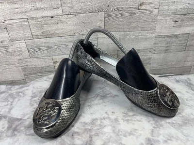 Zapatos planos de ballet Tory Burch para mujer 9M Reva plateados serpiente sin cordones mocasines exóticos Foto 1 de 4
