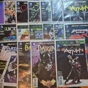 DC Comic 16 of 23 tie-in issues making Death of the Family - Picture 1 of 5