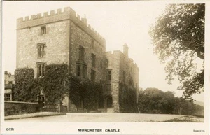 ECHTFOTO-POSTKARTE VON MUNCASTER CASTLE, (BEI RAVENGLASS) CUMBERLAND VON SANKEYS - Bild 1 von 2