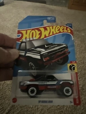 Dodge D100 2022 Hot Wheels Treasure Hunt HW Daredevils 5/5 '87 negro/blanco Foto 1 de 4