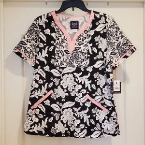 Koi Stretch Scrub Top Women’s Size Medium Lennon Woodblock Floral Pullover NWT  - Picture 1 of 6