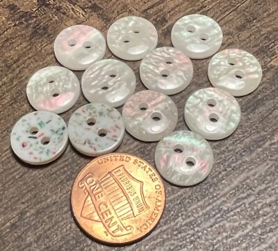 12 botones pequeños de plástico blanco roto + colorido iridiscencia casi 1/2" 12 mm 14227 Foto 1 de 2