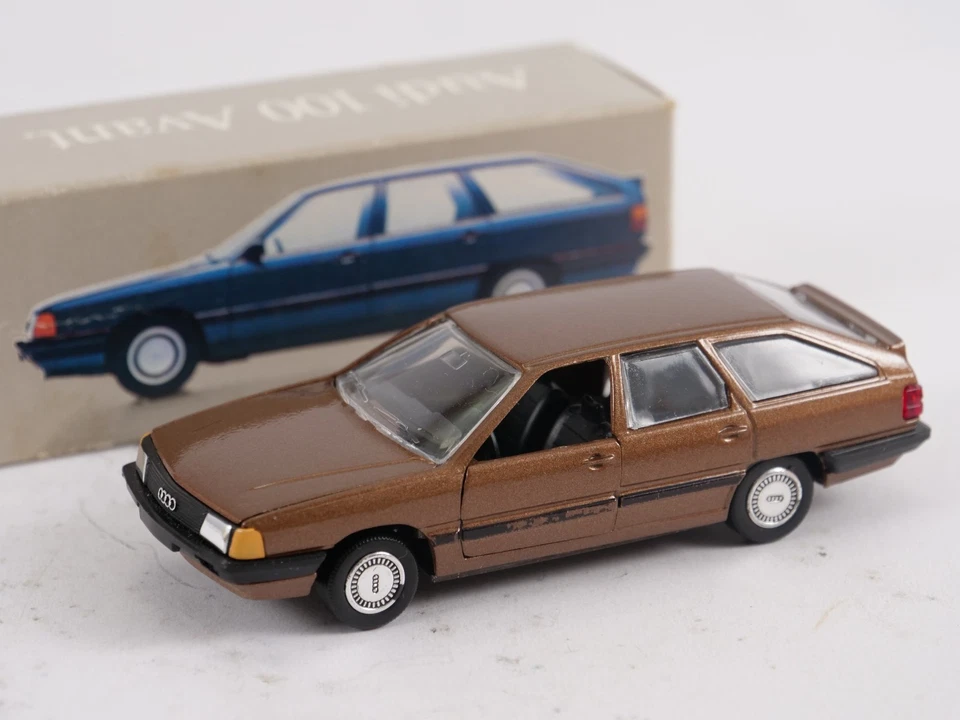 AUDI 100 AVANT Schabak Model N° 1020 1/43 jamais joué en boite - Photo 1/4