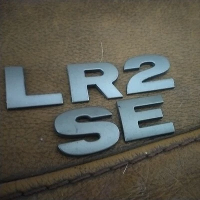 EMBLEMAS DE LETRAS TRASERAS RANGE ROVER OEM LR2 SE Foto 1 de 4