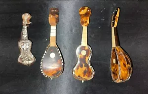 4 Strumenti Musicali Antichi Miniatura Italiana Souvenir 2 Liuti 2 Chitarre così com'è - Foto 1 di 9