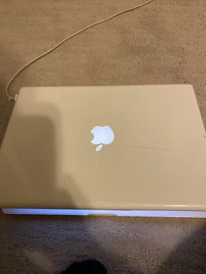 Apple A1181 MacBook 13.3" Laptop with Intel Core 2 Duo 2.0GHz 2GB RAM 120GB HDD - Image 1 of 4