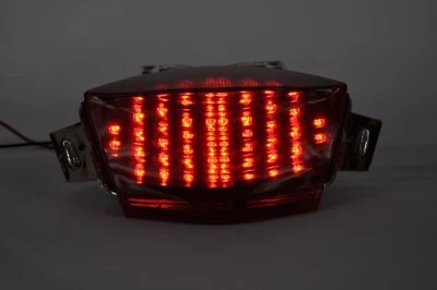 Luz trasera de freno LED clara intermitente integrada Kawasaki 06-08 Ninja 650R/ER-6 Foto 1 de 4