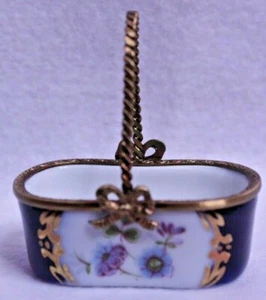 Limoges Trinket Box Peint Main France - Blue Basket with Gold Handle - Picture 1 of 6