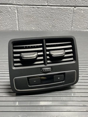 2017-2025 奥迪 S5 可转换后中控台暖通空调通风口总成原始设备制造商 — 第 1/4 张图片