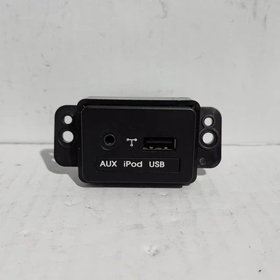 💥 2011-2013 Kia Sorento Aux ipod USB Auxiliary Jack Center Trim 96120 2P000 OEM - Image 1 of 3