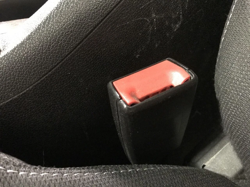 Seat Belt Front Bucket Driver Buckle Fits 13-17 ENCLAVE 2494736 Foto 1 de 1